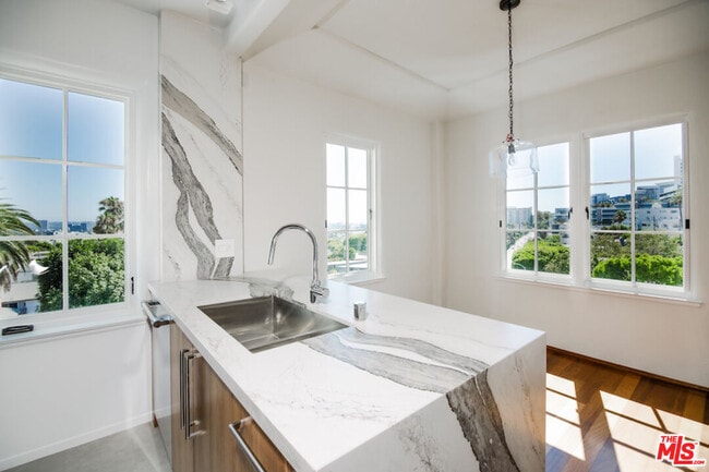 Photo - 1302 N Sweetzer Ave Unidad 202