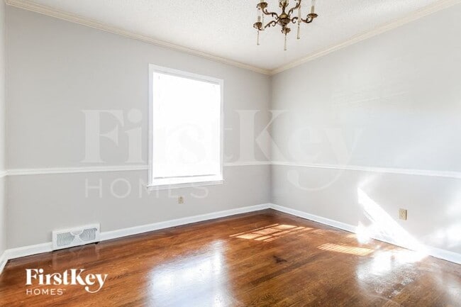 Photo - 4560 Parkwood Rd