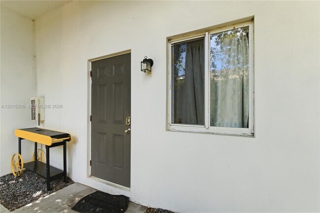 830 SE 14th St Unit 3
