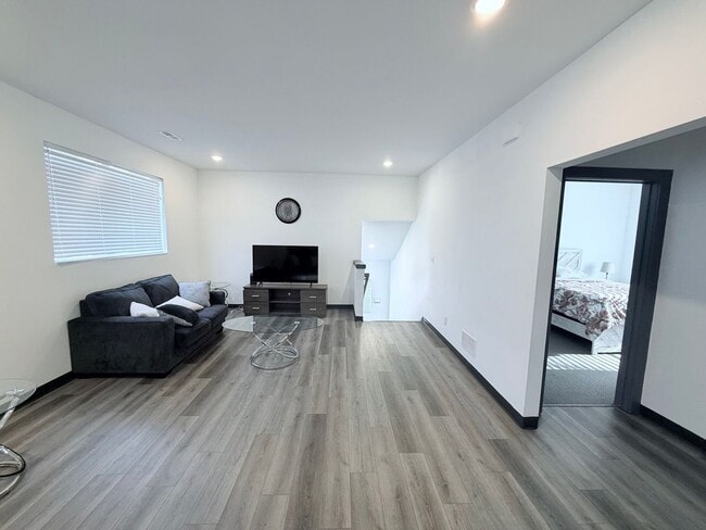 Photo - 385 S Clinton Ave Unidad B