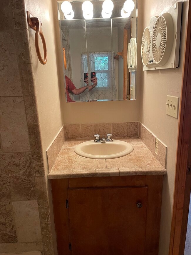 Photo - 117 Monday Dr