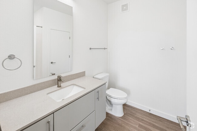 2B - 2BR, 2BA - 874SF - Primary Bathroom