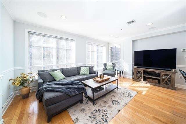 Building Photo - 1331 Grand St