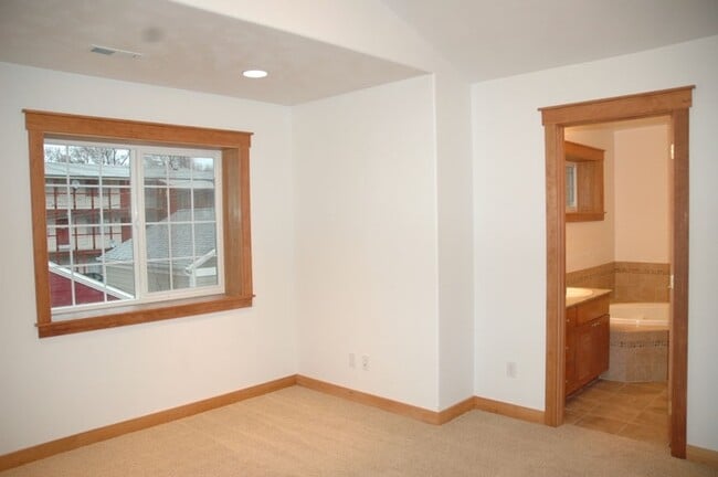 Photo - 4 Bd/3 Ba Townhouse on Pioneer Hill!