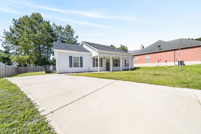 Building Photo - 213 Rie Ct