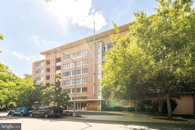 Photo - 350 G St SW Apartamento Unidad N121