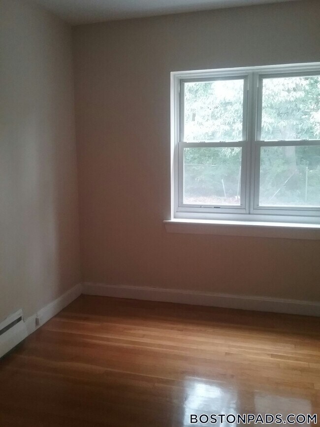 63 Selkirk Rd Unit 4
