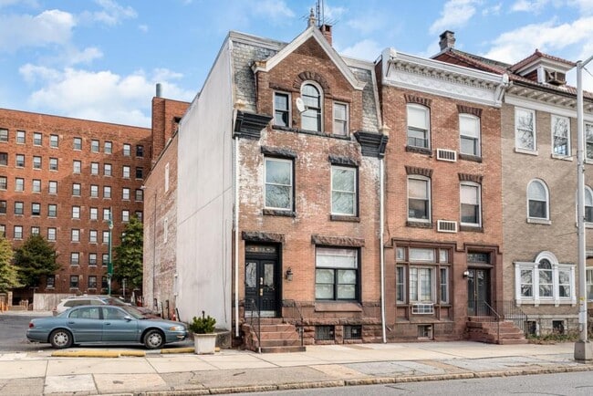 Photo - 605 N Front St