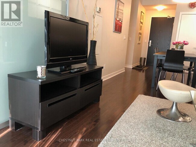 Photo - 770 Bay St. Unité 1404