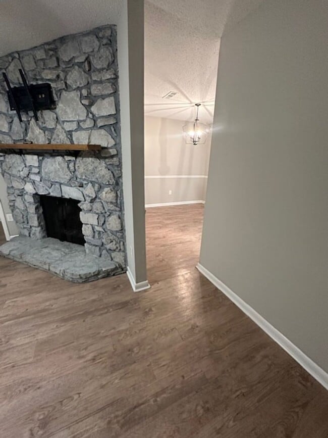 Photo - 3 bed 2 bath perfect location