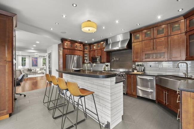 Photo - 610 City Park Ave