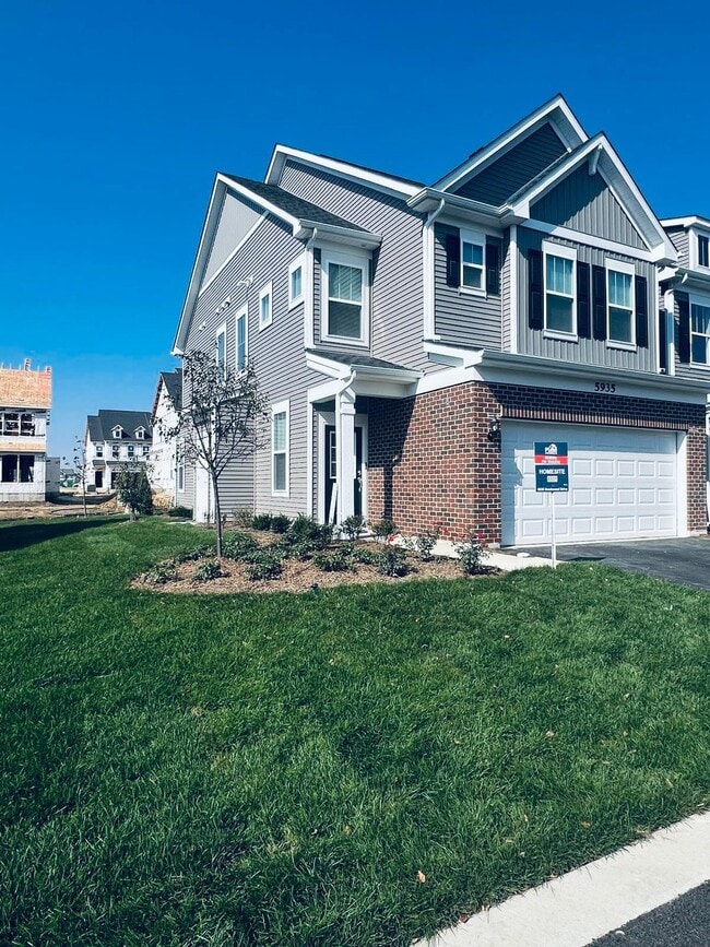 Building Photo - 5935 Hawkweed Dr