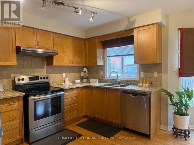 Photo - 74 Rideau Dr