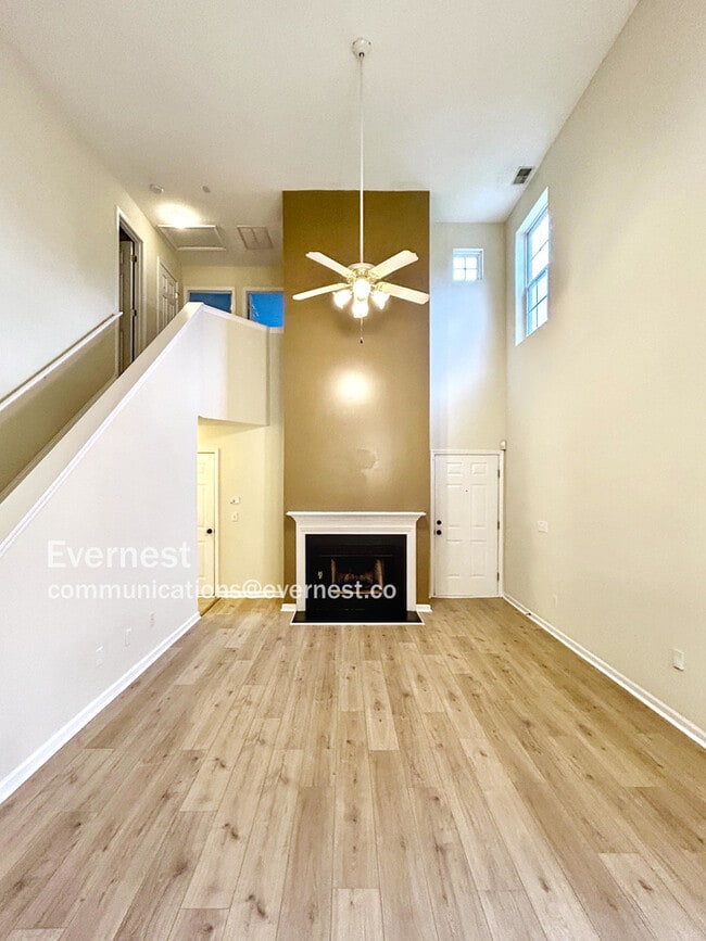 Photo - 416 Commons Dr House