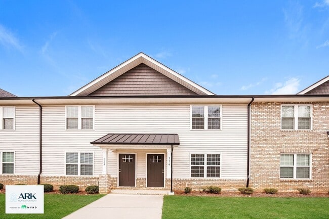 Photo - 114 Rowan St