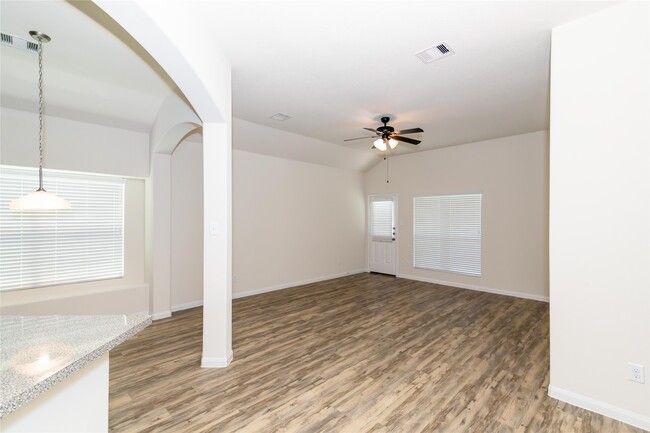 Photo - 2511 Camarilla Ln