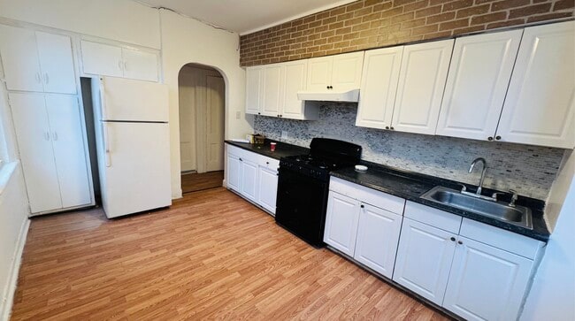 Building Photo - 1153 Summit Ave Unit 3