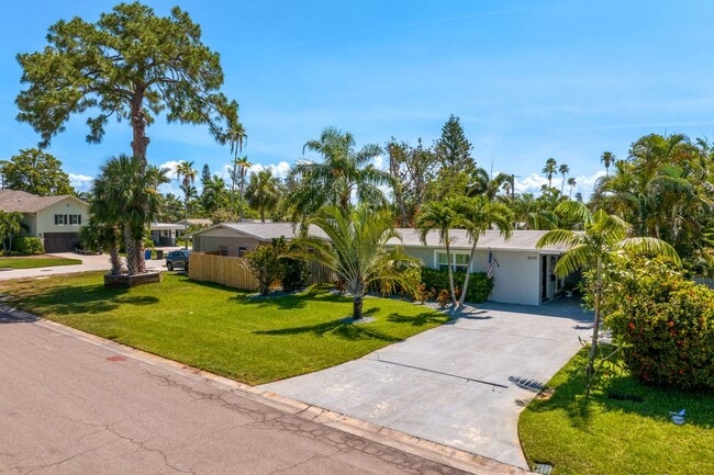 Photo - 4235 Carson St NE