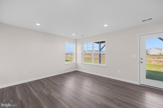 Photo - 569 Seeback Dr