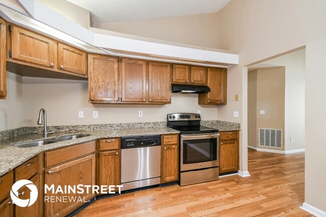 Photo - 1859 MacKenzie Ct N