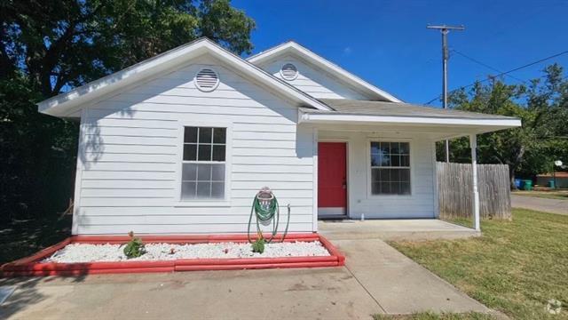 Building Photo - 701 E College St Rental