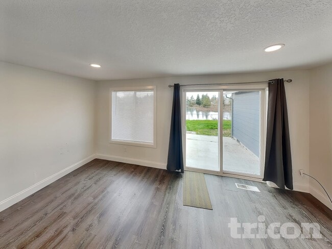 Photo - 407 SW Scotton Way