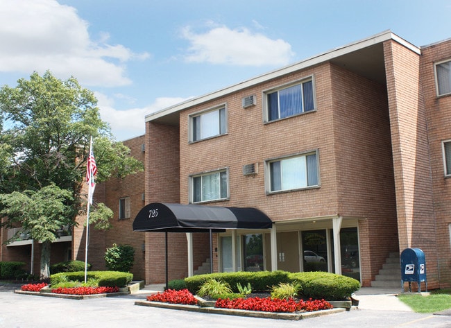 Crown Pointe Apartments