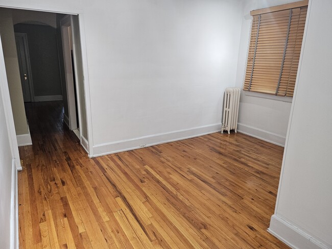 Photo - 891 Beaconsfield Ave