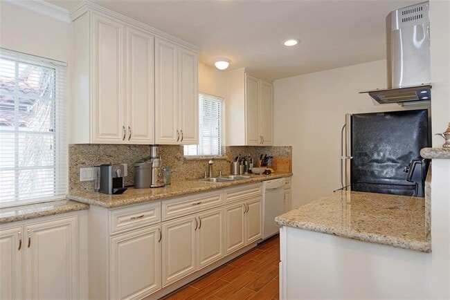 Building Photo - Luxury Spacious 2BD Apartment Home! AC! Wa... Unit 6