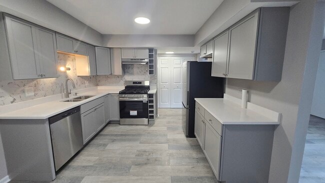 Photo - 1688 Queensbury Cir