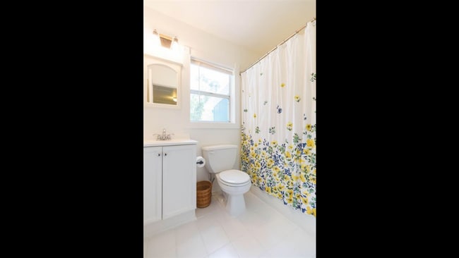 Photo - 1221 E Flora St