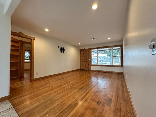 Photo - 2833 Kent Dr