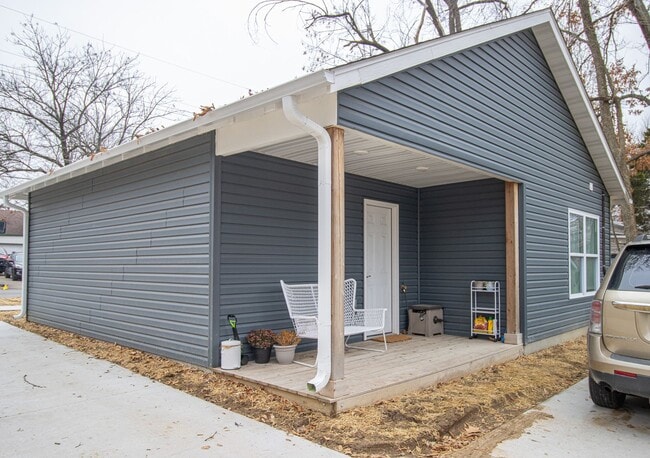 Photo - 301 Sanford Ave Unit Front Building