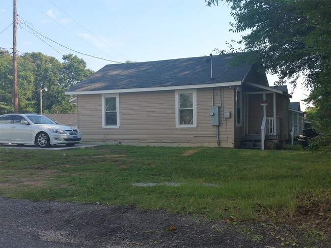 Photo - 102 Taylor St