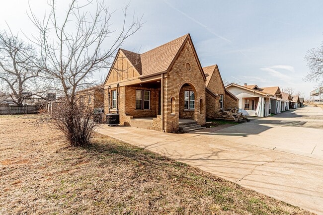 Photo - 2 Bed 1 Bath Duplex in NE OKC