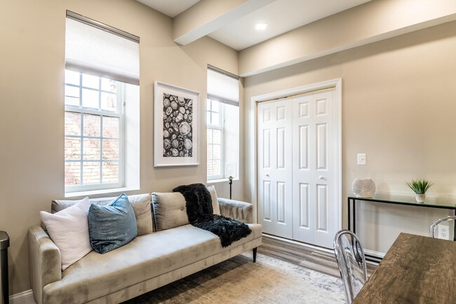 Photo - 701 E St SE Unidad ID1011208P