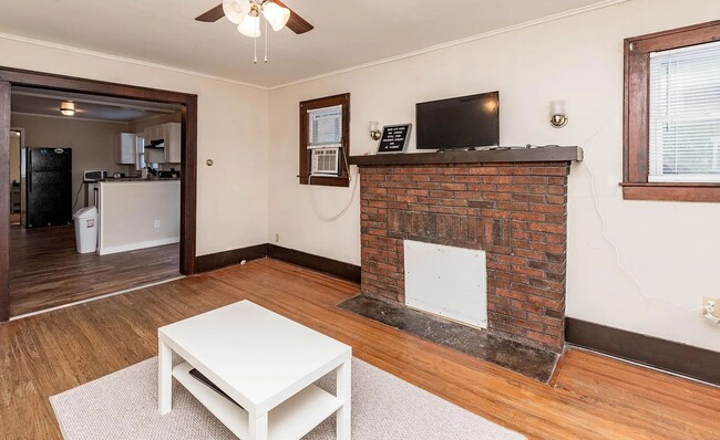 Photo - 3 bedroom, 1 bathroom East Campus House