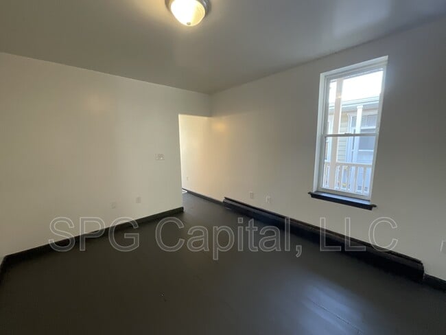 Photo - 659 W Philadelphia St