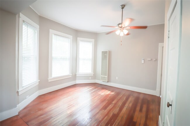 Building Photo - 3012 Avenue O 1/2 Unit down