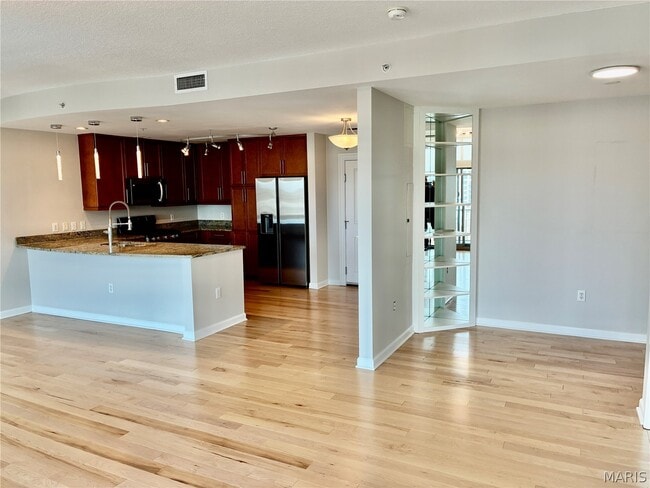 Photo - 4909 Laclede Ave Unit 1205