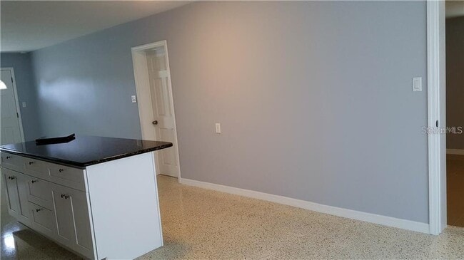 Photo - 5211 Hemlock Dr