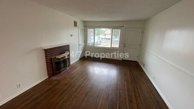 Photo - Spacious 4 BD | 2 BA with Backyard - Glads...