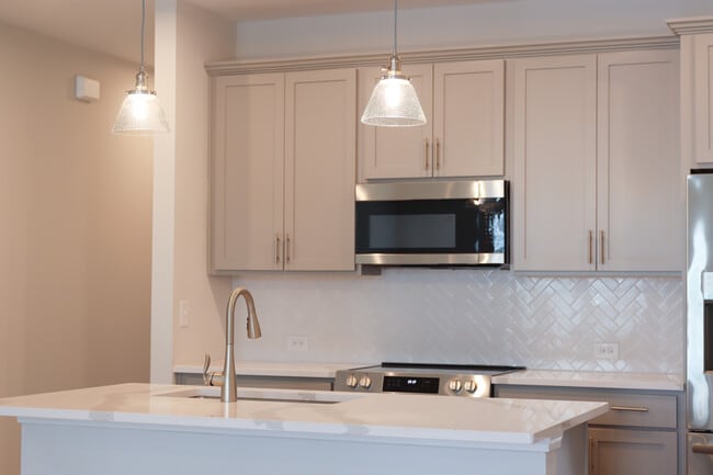 Photo - 481 Crown Dr