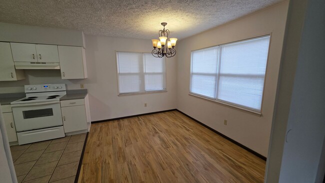 Photo - 2 bdrm, 1 1/2 bath home with fenced yard