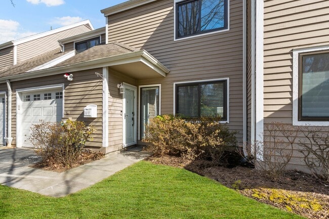 Building Photo - 50 Pondview Rd