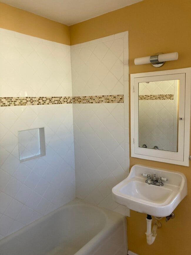 Photo - 817 W Pedregosa St