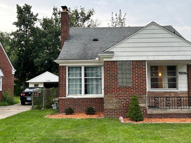 Photo - 21663 Newcastle Rd