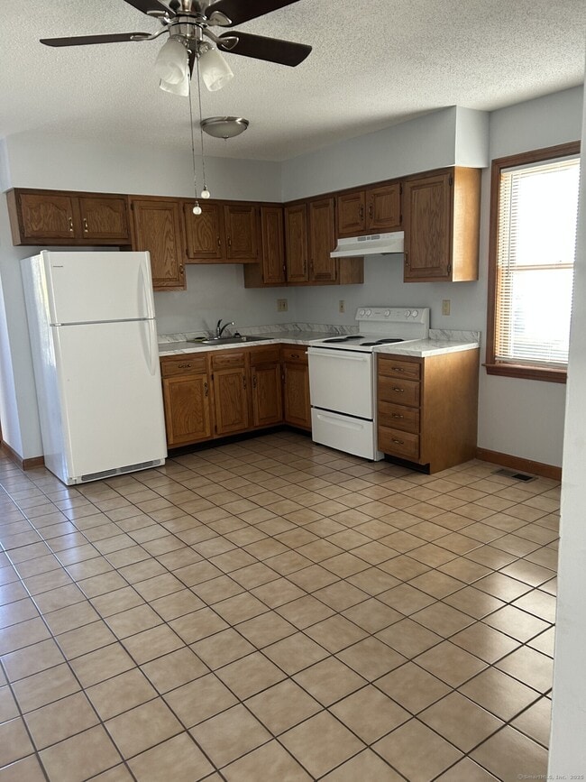 Photo - 176 N Cherry St Unidad 1