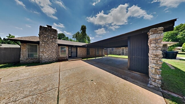 Photo - 3 Bedroom 2 Bathroom Home near Chisholm Creek, Quail Springs, and Highway 74 & the turnpike