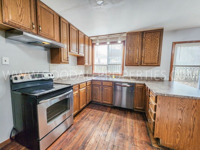 Photo - Great Deal !!! 4 Bedroom 1 Bath Home in Des Moines